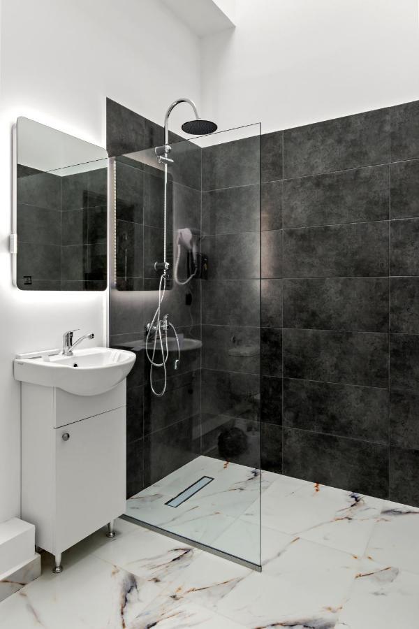 Selari Chambre Букурещ Екстериор снимка
